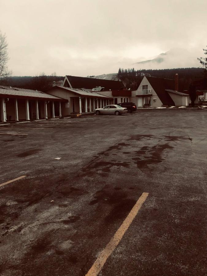 Selkirk Inn Golden Exterior photo