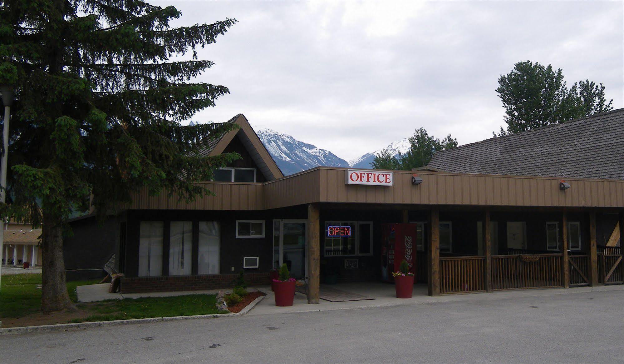 Selkirk Inn Golden Exterior photo